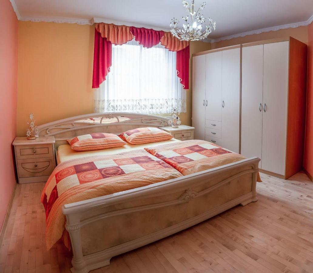Apartma Ajda Komenda Exteriör bild