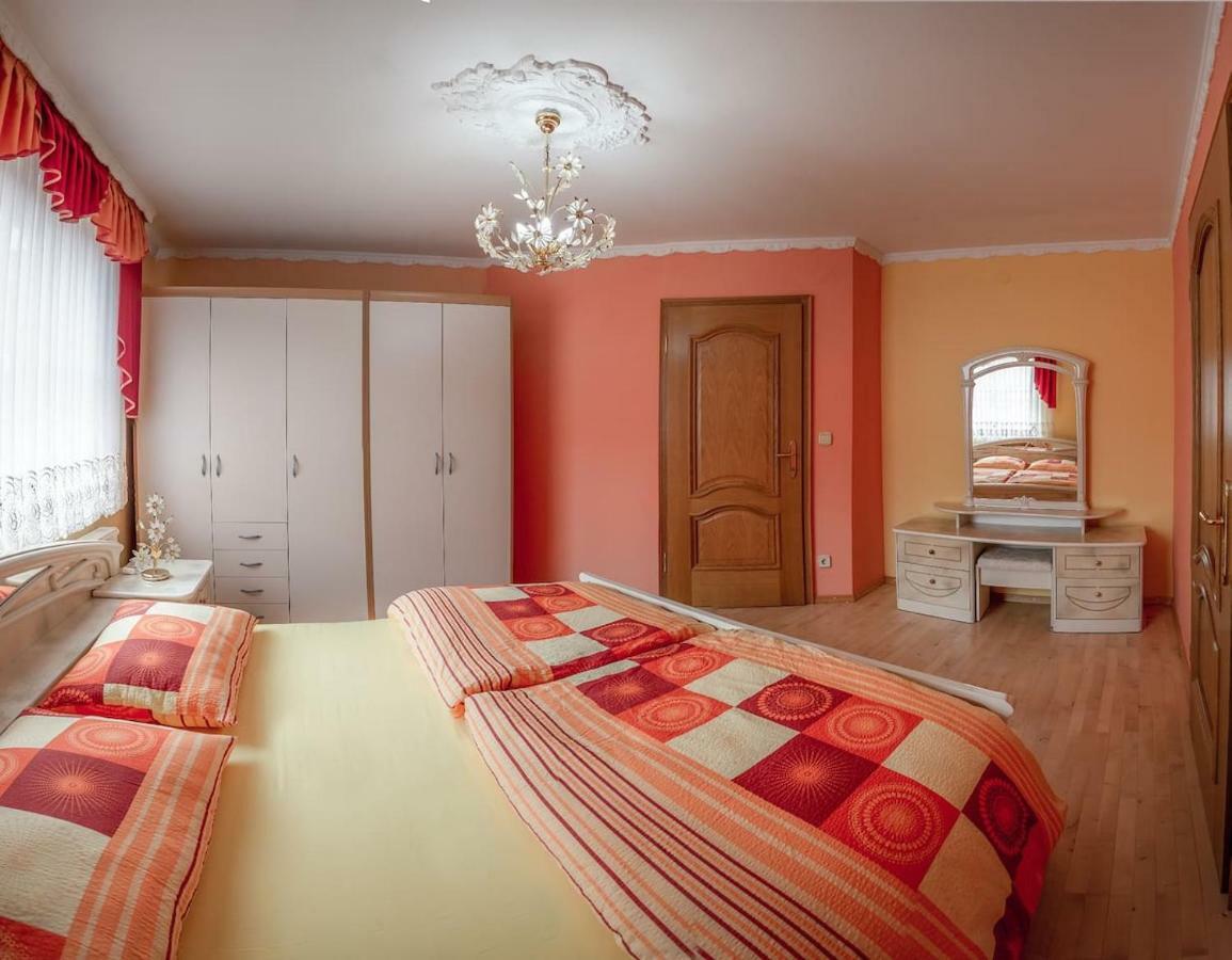 Apartma Ajda Komenda Exteriör bild