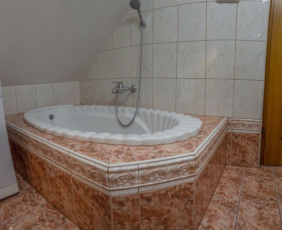 Apartma Ajda Komenda Exteriör bild