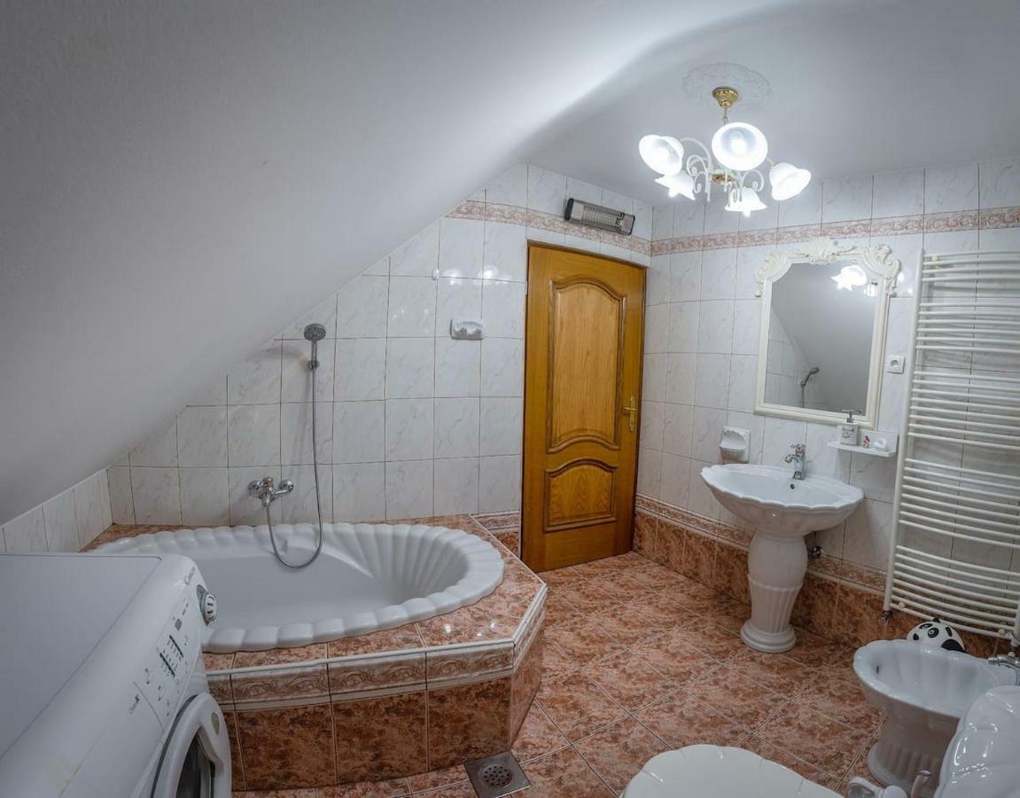 Apartma Ajda Komenda Exteriör bild